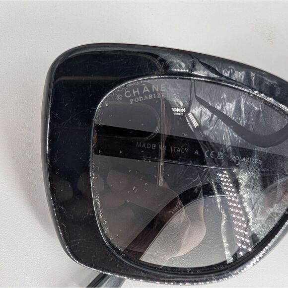 CHANEL Elegant Black Sunglasses - Picture 2 of 7